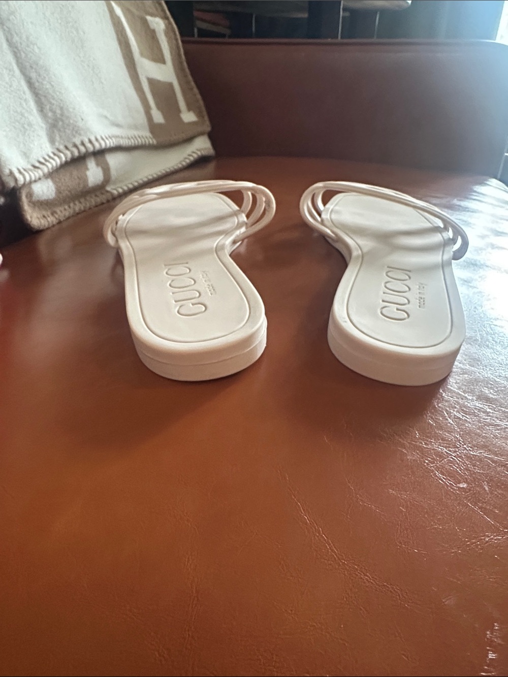 GG Gucci Cream Interlocking rubber Slide Sandals - Picture 4 of 6